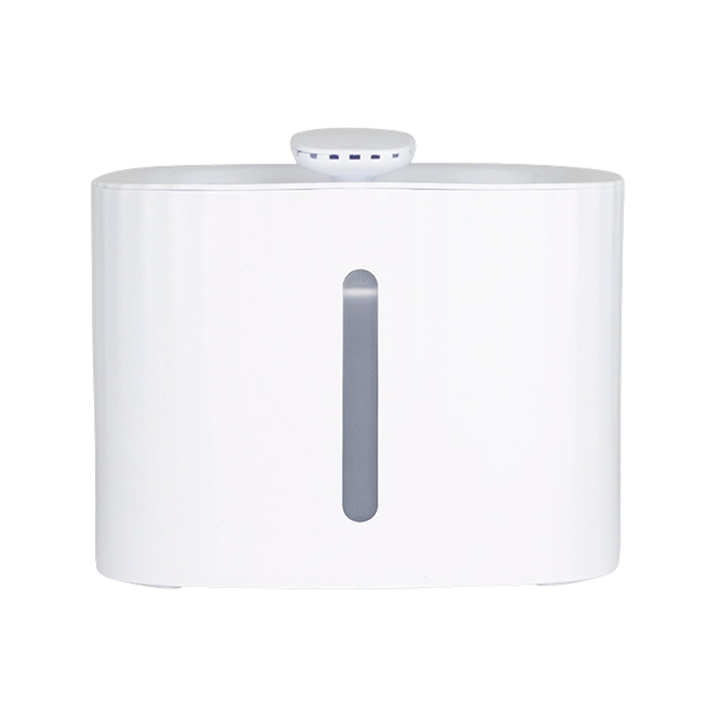 Fuente de agua silenciosa visible de noche