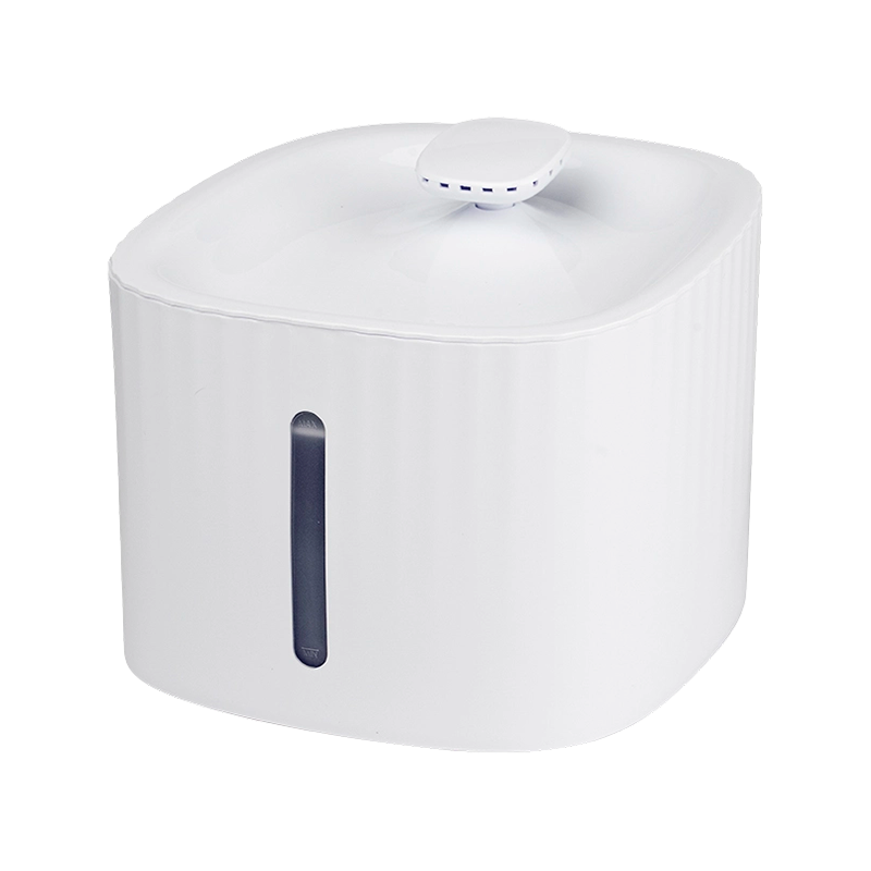 Fuente de agua silenciosa visible de noche