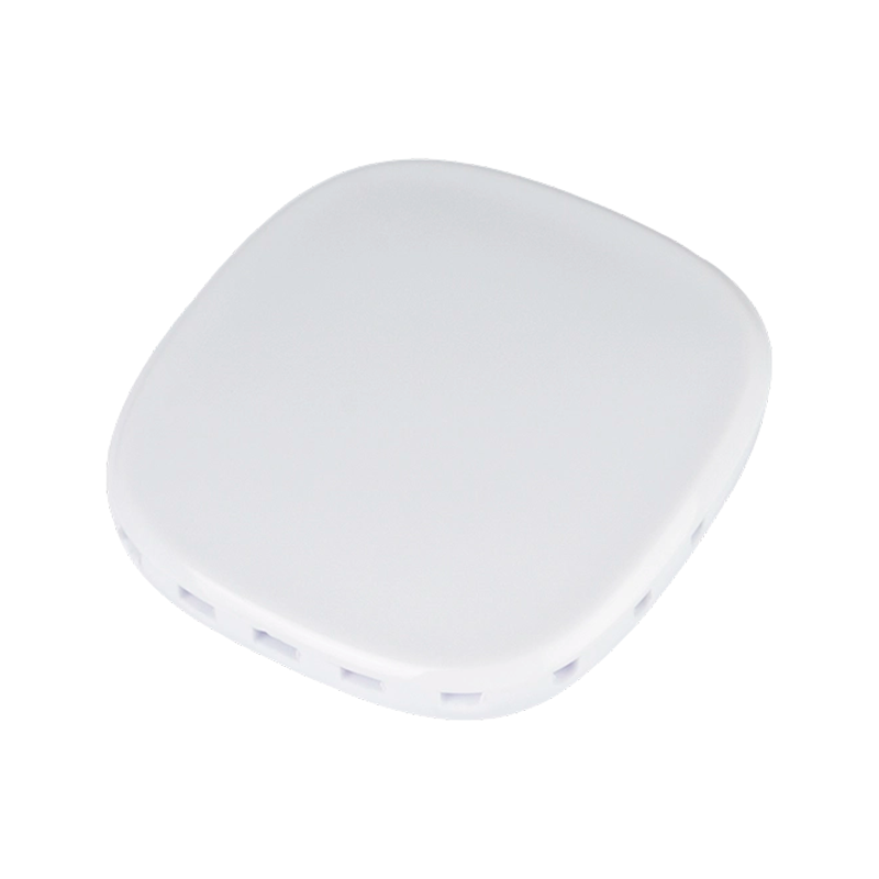 Fuente de agua silenciosa visible de noche