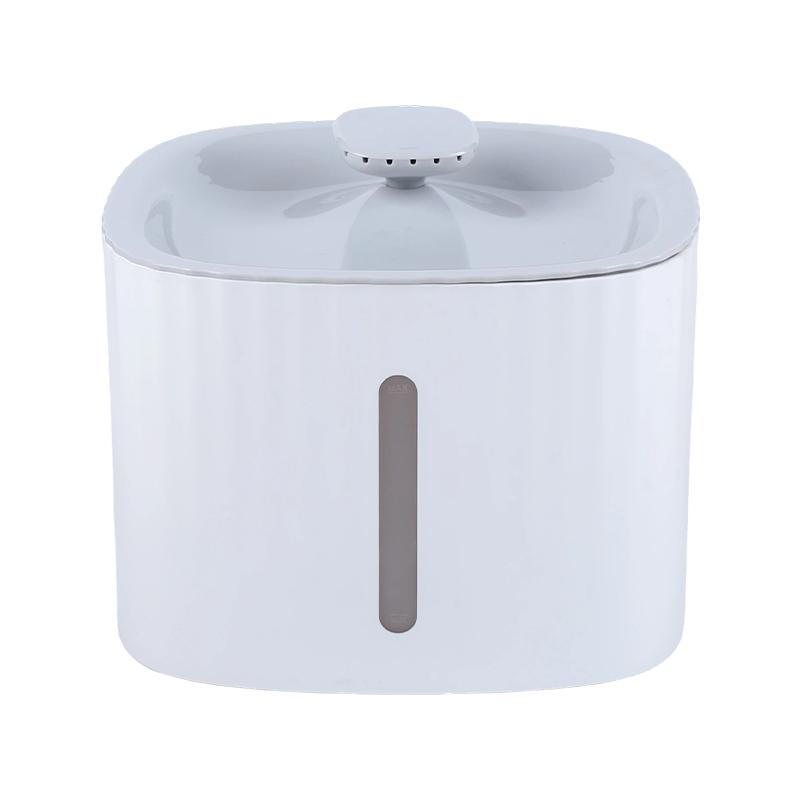 Fuente de agua silenciosa visible de noche