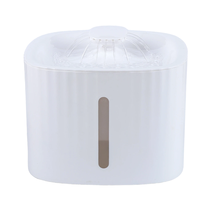 Fuente de agua silenciosa visible de noche