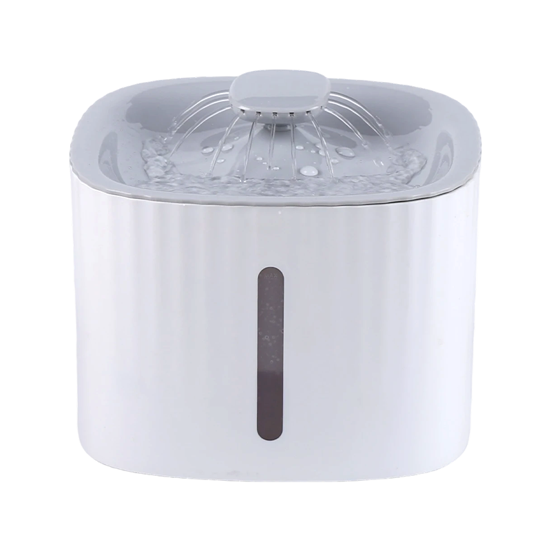 Fuente de agua silenciosa visible de noche